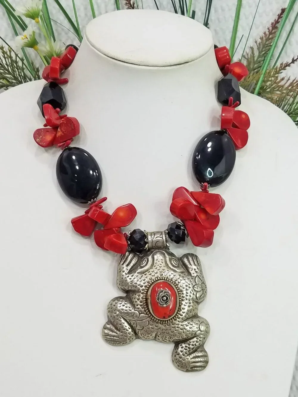 Tibetan Style Repoussé Frog Ram-back Pendant Necklace Red Coral Black Onyx Bead